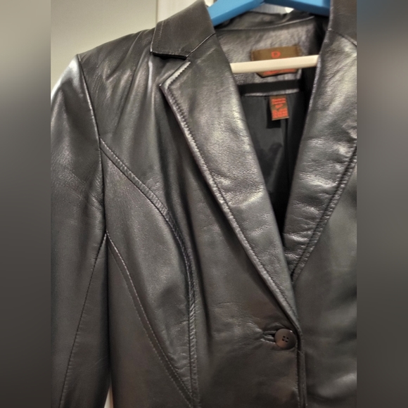 Vintage 90's, Y2k, Genuine Danier Leather Blazer/Jacket Size Small. Worn once - Picture 2 of 10